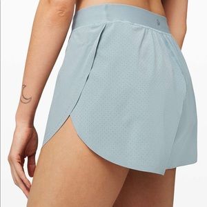 Lululemon find your pace short 3”